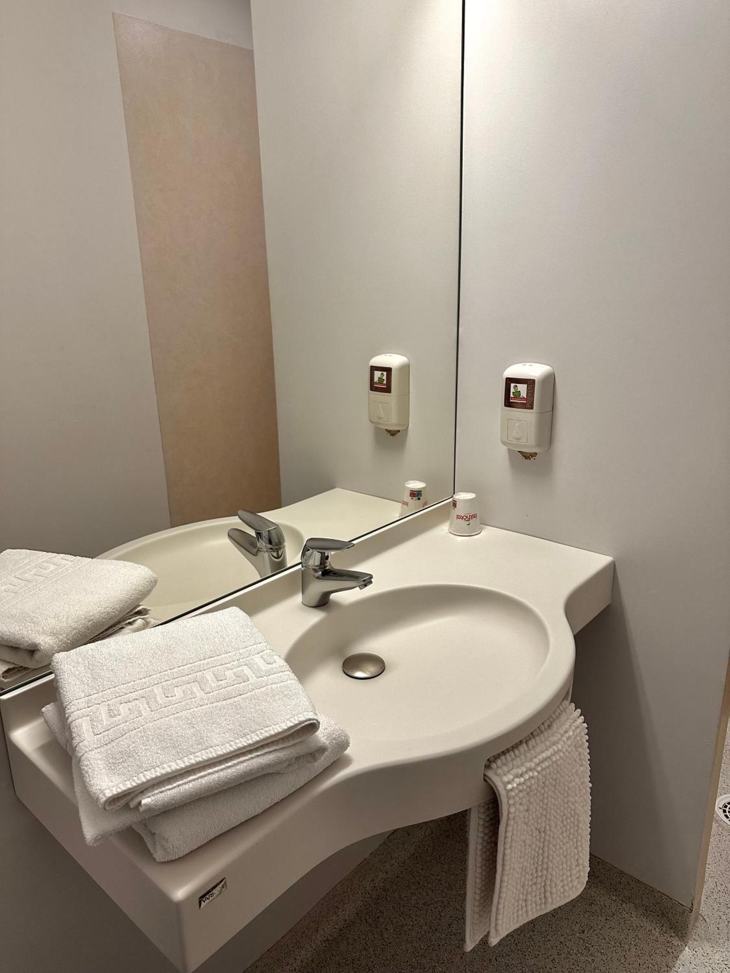 Fasthotel Laval Laval  Luaran gambar